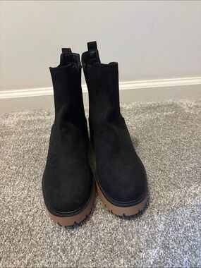 Universal Thread Black Suede Platform Chelsea Booties *Never Worn